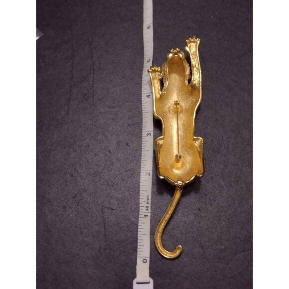 Gold plated crawling cat brooch - Picture 4 of 9